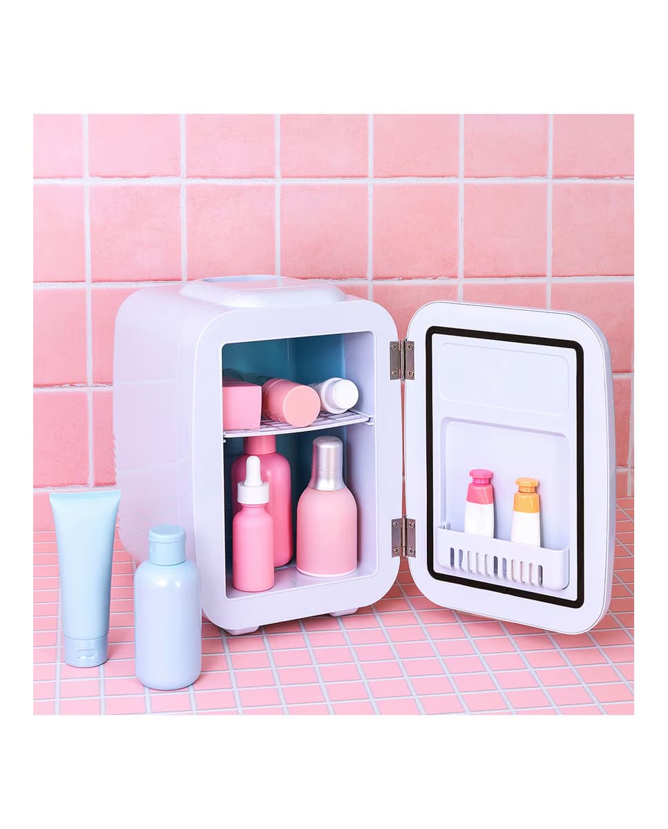 Beauty Fridge Nevera de Belleza Portátil Stylpro con maquillaje